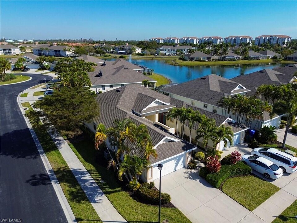 4291 Avian Avenue in Ft. Myers, FL - Foto de edificio
