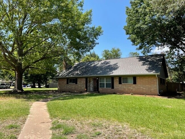5719 Fairview Dr