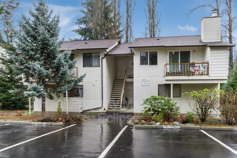 14148 74th Pl NE in Kirkland, WA - Building Photo