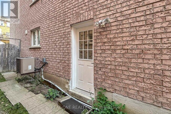 64 Sassafras Cir in Vaughan, ON - Building Photo - Building Photo