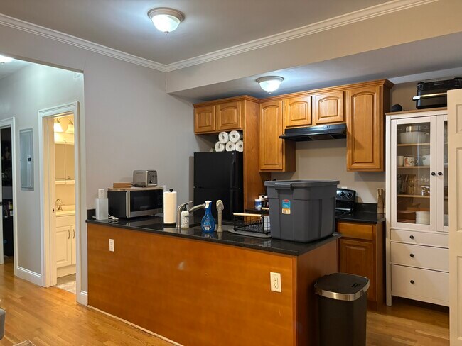 23 Saint Lukes Rd, Unit 4