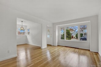 330 Harvard Rd in Garden City, NY - Building Photo - Building Photo