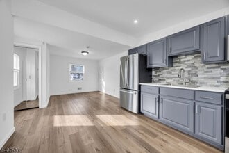 724 E Scott Ave in Rahway, NJ - Building Photo - Building Photo