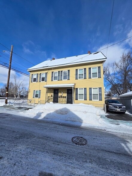 2 Sutherland St, Unit 2 in Lowell, MA - Building Photo