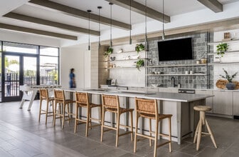 Infield in Kissimmee, FL - Foto de edificio - Building Photo