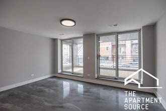 3255 N Elston Ave, Unit 1A in Chicago, IL - Building Photo - Building Photo
