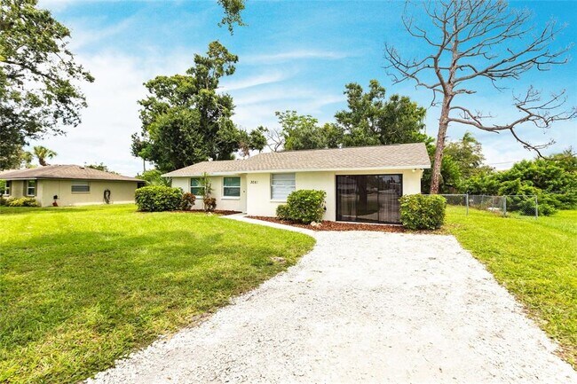 3081 Englewood Rd in Venice, FL - Building Photo - Building Photo