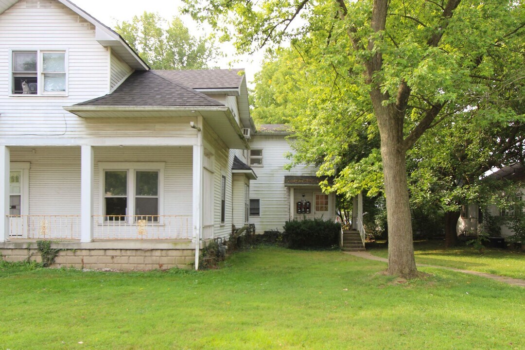 1517 W Main St in Muncie, IN - Foto de edificio