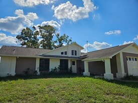 1038 Begonia Dr in Holiday, FL - Building Photo
