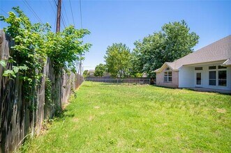 492 Shade Tree Cir in Hurst, TX - Building Photo - Building Photo