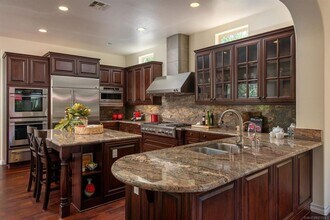 10750 Heather Ridge Dr in San Diego, CA - Building Photo - Building Photo