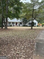 68 Lancaster Way in Newnan, GA - Building Photo