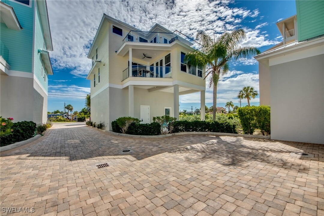 260 Key W Ct in Fort Myers Beach, FL - Building Photo