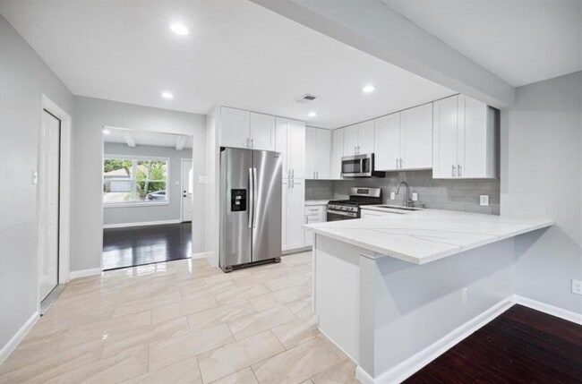 5209 De Milo Dr in Houston, TX - Building Photo - Building Photo