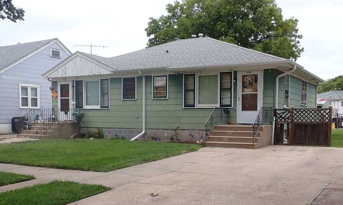 1312 W 4th St in Grand Island, NE - Building Photo
