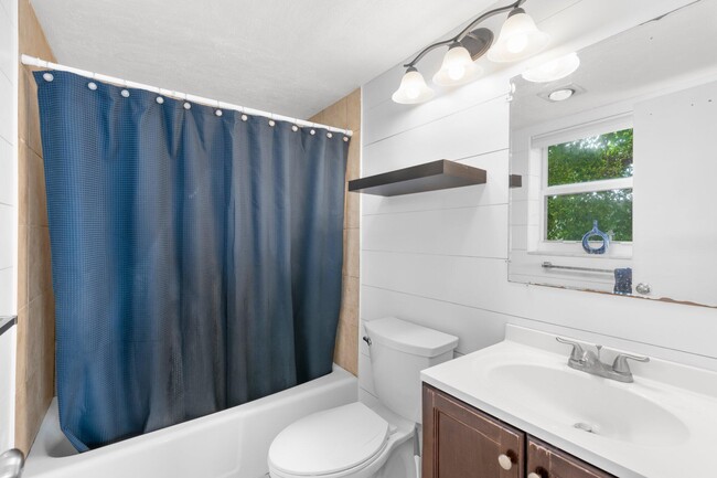 1101 Crystal Lake Dr in Pompano Beach, FL - Building Photo - Building Photo