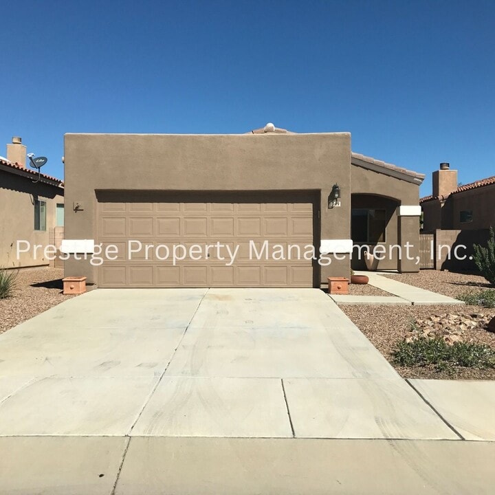 349 E Calle CRIBA in Green Valley, AZ - Building Photo