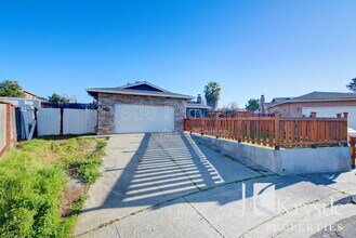 160 Chapman Ct in Vallejo, CA - Building Photo - Building Photo