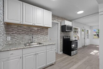 1831 Juno Rd in North Palm Beach, FL - Building Photo - Building Photo