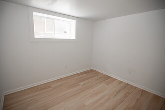 1388 W 83rd St, Unit 113 in Cleveland, OH - Building Photo - Building Photo