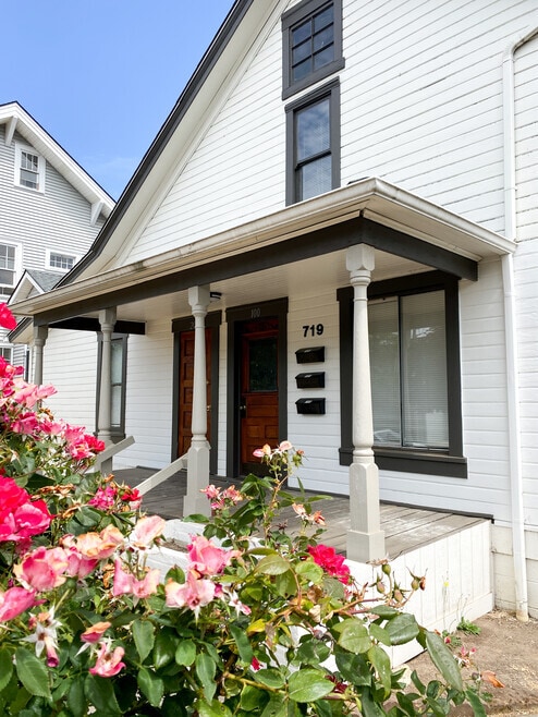 719 SW 4th St, Unit 100