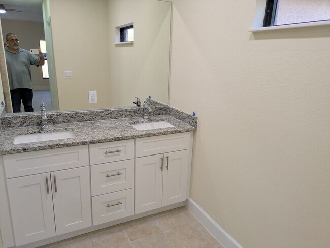 1034 Chauncey Ave in Lehigh Acres, FL - Foto de edificio - Building Photo