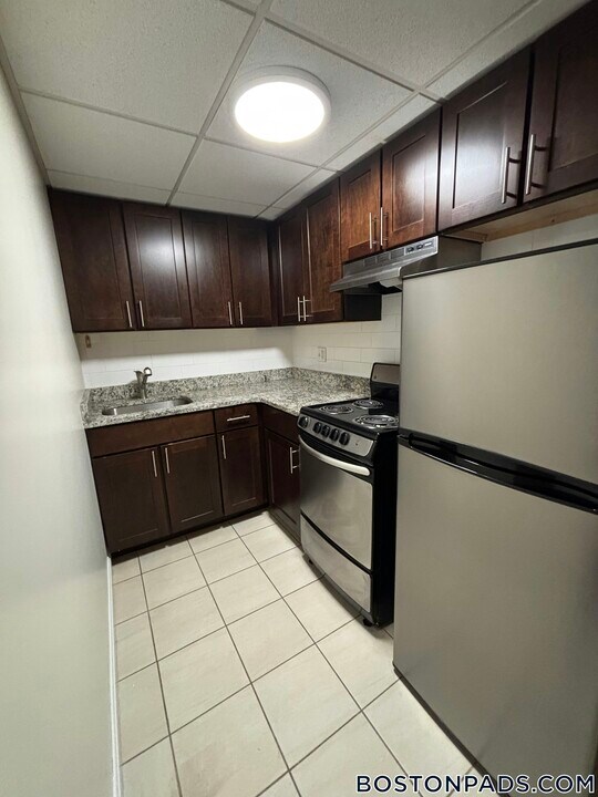62 Boylston St in Boston, MA - Building Photo