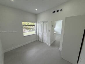 2244 SW 82nd Pl in Miami, FL - Building Photo - Building Photo