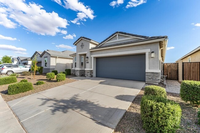 3241 W Shanley Ave in Mesa, AZ - Foto de edificio - Building Photo