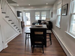 5 Warren Ave in Bayville, NY - Building Photo - Building Photo