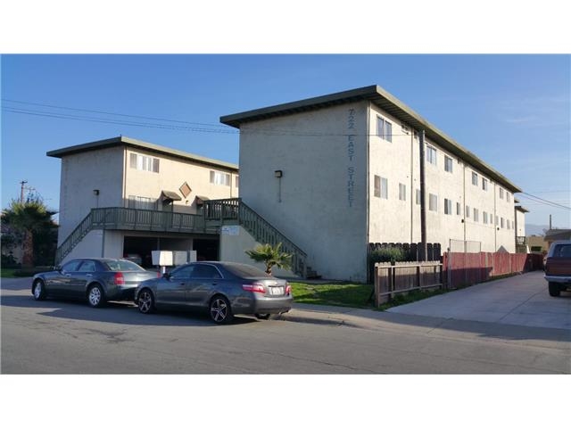 Vista Montanas in Salinas, CA - Foto de edificio - Building Photo