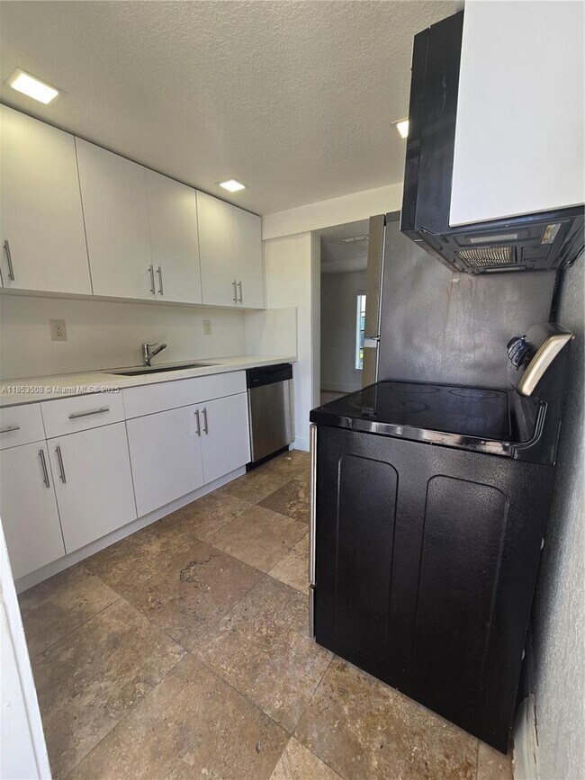 219 S 17th Ave in Hollywood, FL - Building Photo - Building Photo