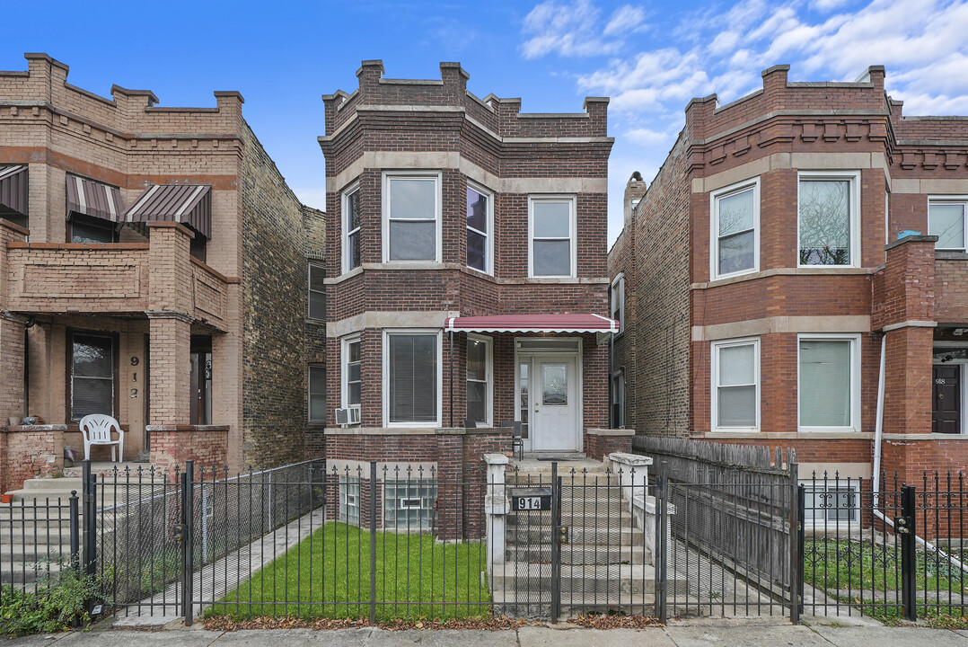 914 N Lawndale Ave in Chicago, IL - Building Photo