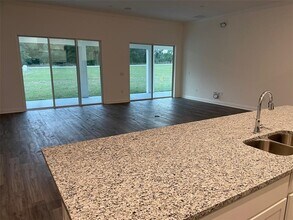 10064 Dolphin Gull Cir in Thonotosassa, FL - Building Photo - Building Photo