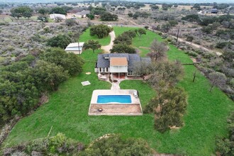 226 Mels Rd in Spicewood, TX - Building Photo - Building Photo