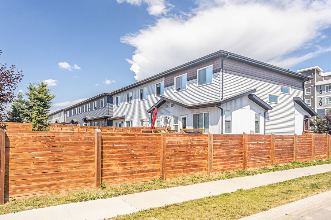 Keswick Green in Edmonton, AB - Building Photo