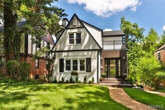 7825 Lafon Pl in University City, MO - Building Photo - Building Photo