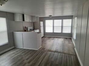 4943 E Hillsborough Ave in Tampa, FL - Building Photo - Building Photo