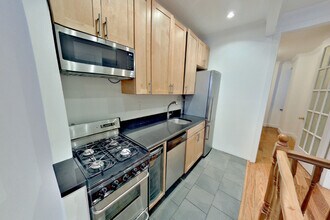 338 E 100th St in New York, NY - Building Photo - Building Photo