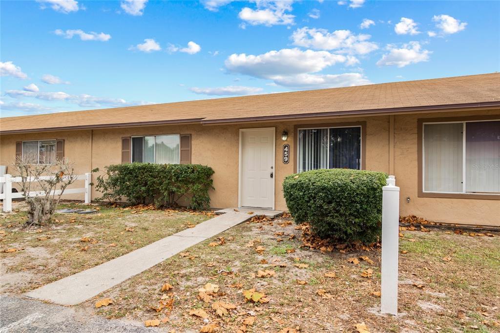 459 W Rosewood Ln in Tavares, FL - Foto de edificio