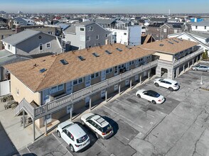 979 Oceanfront in Long Beach, NY - Foto de edificio - Building Photo