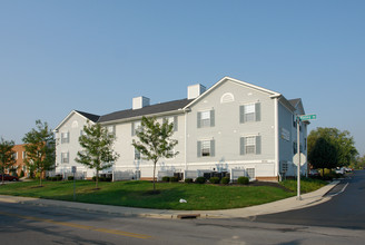 Metro Management - Somerset Square Apartments in Columbus, OH - Building Photo - Building Photo