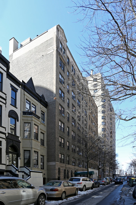 334 W 87th St in New York, NY - Building Photo