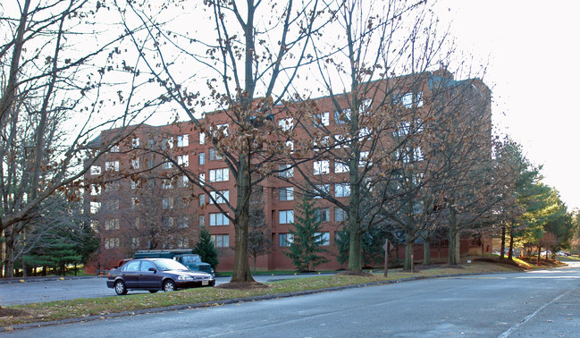 Annen Woods Condominiums in Pikesville, MD - Building Photo - Building Photo