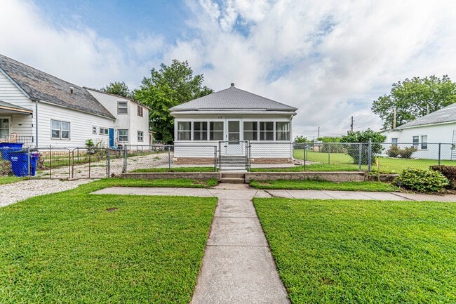 property at 118 E Pine St