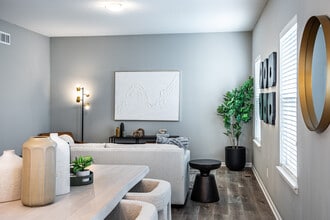 Tall Grass Luxury Rental Homes in Pleasant Hill, MO - Foto de edificio - Interior Photo