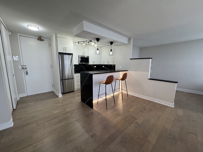 property at 2626 N Lakeview Ave