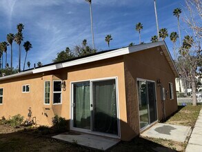 20352 Sherman Way in Winnetka, CA - Foto de edificio - Building Photo