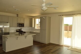 808 Marybelle Ct in Merced, CA - Building Photo - Building Photo