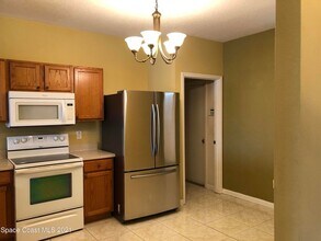 3646 Mt Carmel Ln in Melbourne, FL - Foto de edificio - Building Photo